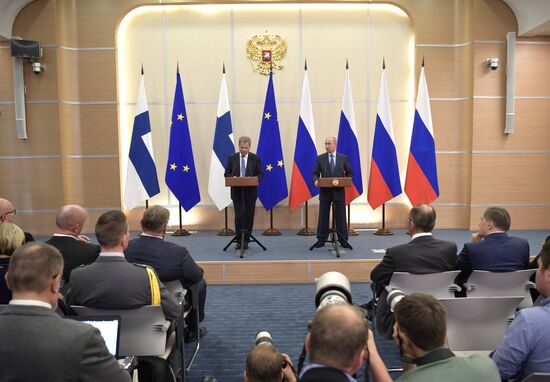 Russian President Vladimir Putin meets with Finnish President Sauli Niinisto