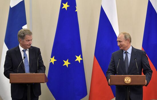Russian President Vladimir Putin meets with Finnish President Sauli Niinisto