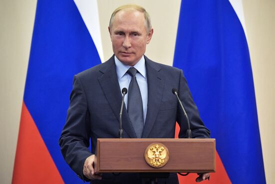 Russian President Vladimir Putin meets with Finnish President Sauli Niinisto