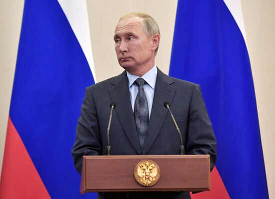 Russian President Vladimir Putin meets with Finnish President Sauli Niinisto