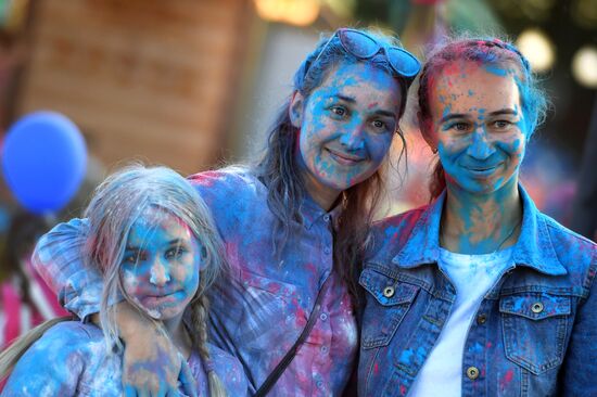 Tricolor festival on Russia's National Flag Day