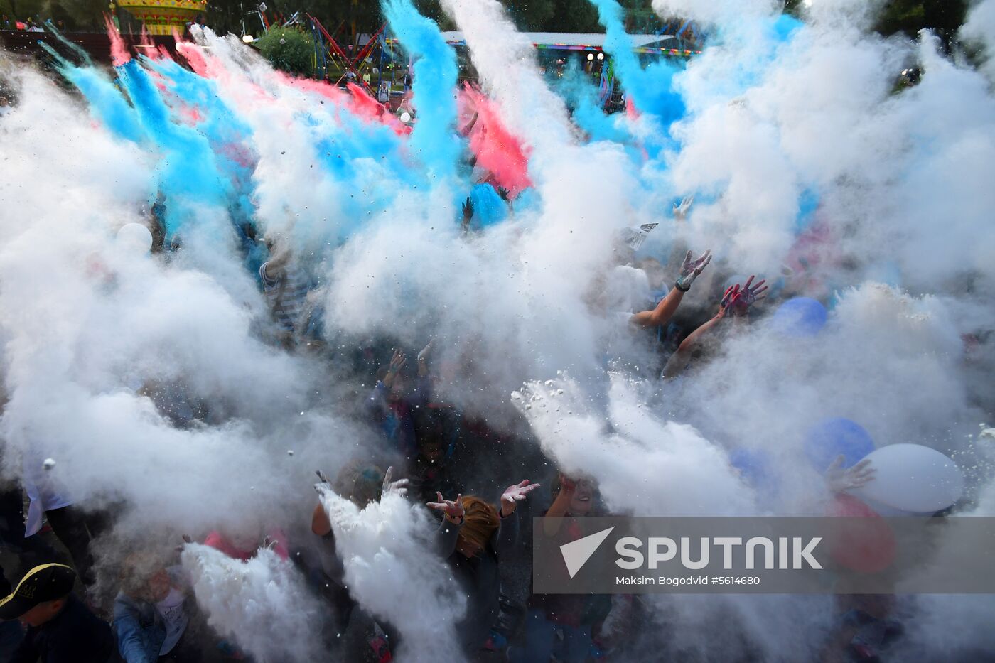 Tricolor festival on Russia's National Flag Day