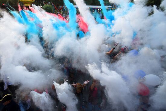 Tricolor festival on Russia's National Flag Day