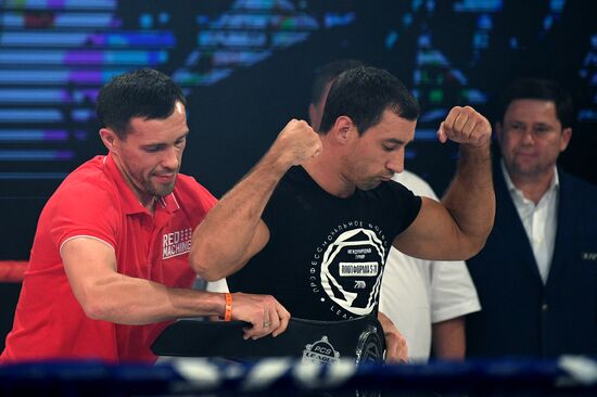 Vladimir Putin attends international combat sambo tournament