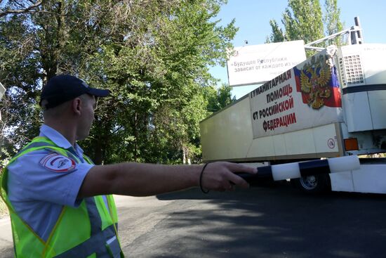 Russian Emergencies Ministry's 80th humanitarian aid convoy arrives in Donbass