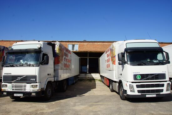 Russian Emergencies Ministry's 80th humanitarian aid convoy arrives in Donbass
