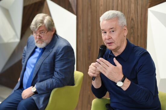 Roundtable with Sobyanin on transport development