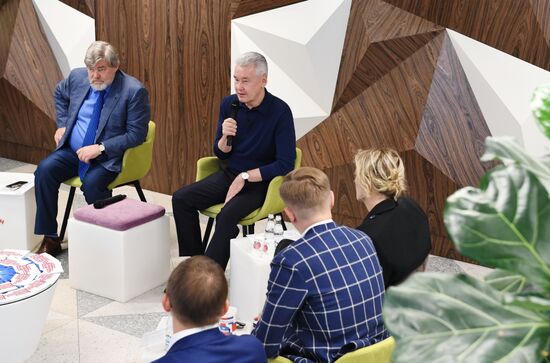 Roundtable with Sobyanin on transport development