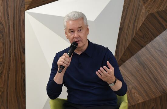 Roundtable with Sobyanin on transport development
