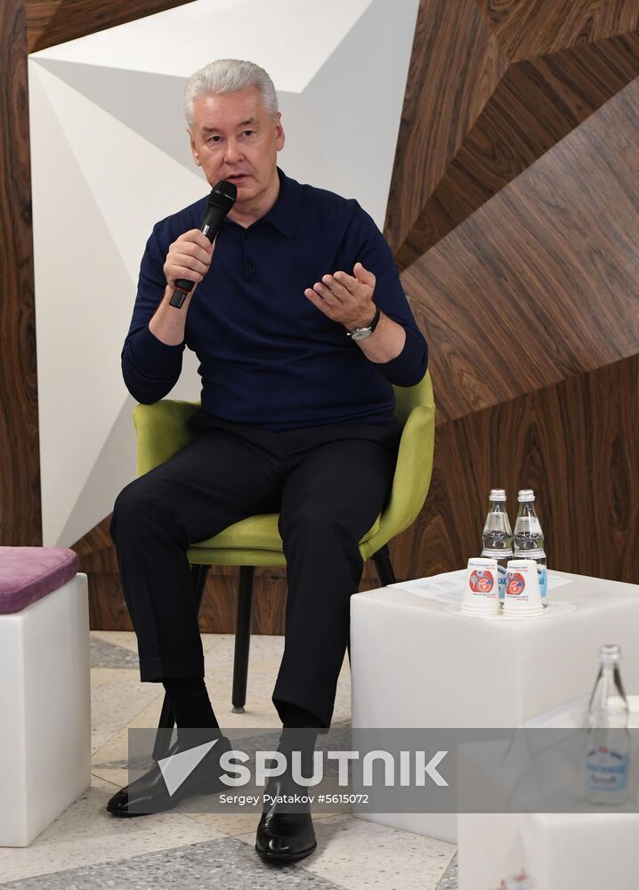Roundtable with Sobyanin on transport development