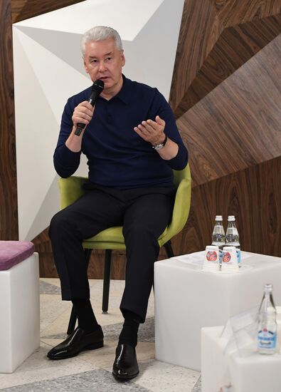 Roundtable with Sobyanin on transport development