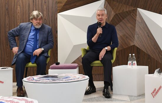 Roundtable with Sobyanin on transport development