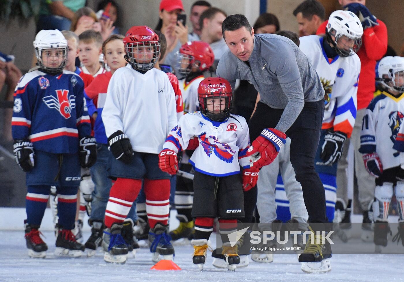Workshop by ice hockey players Yevgeny Malkin and Ilya Kovalchuk in Moscow