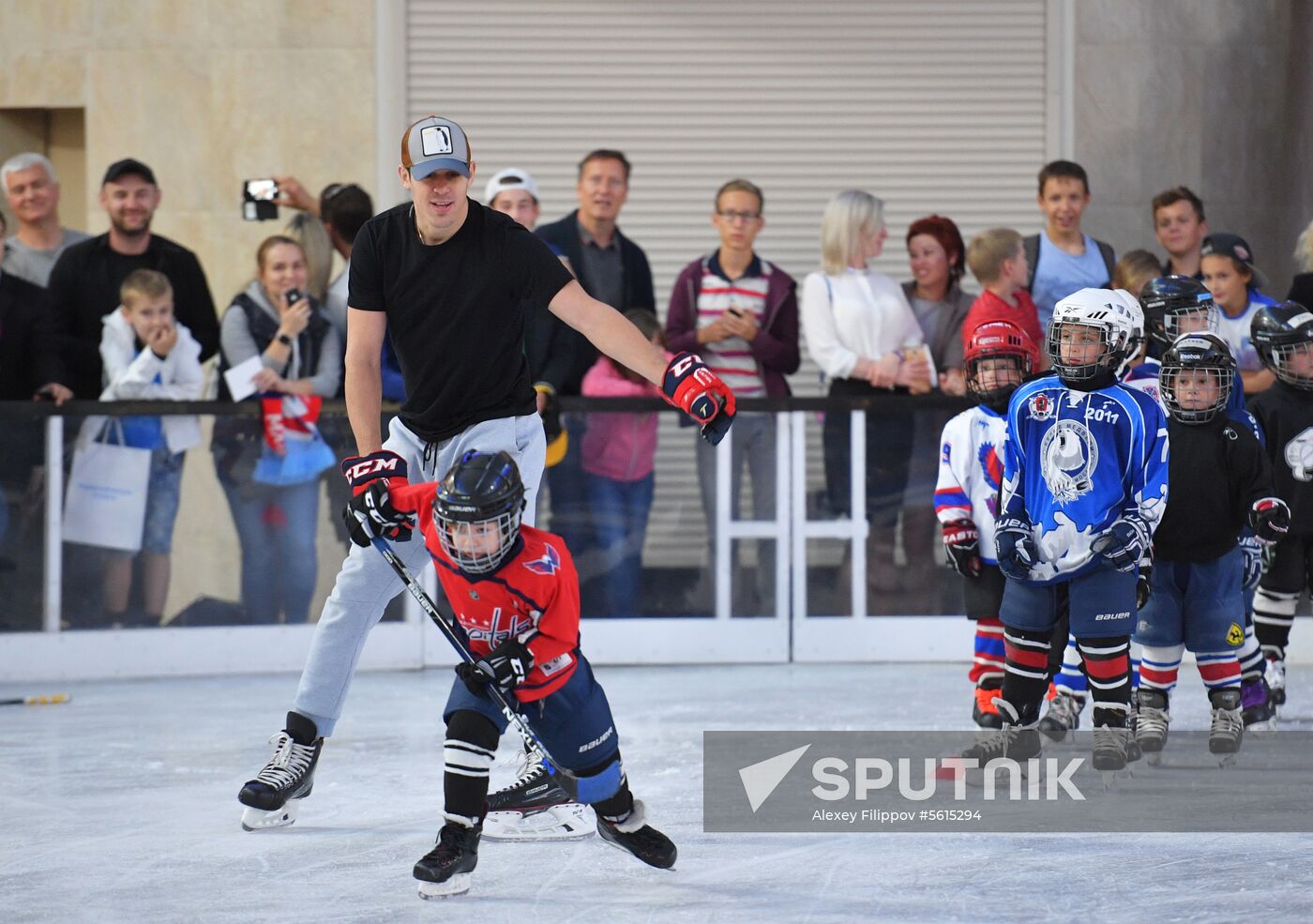 Workshop by ice hockey players Yevgeny Malkin and Ilya Kovalchuk in Moscow