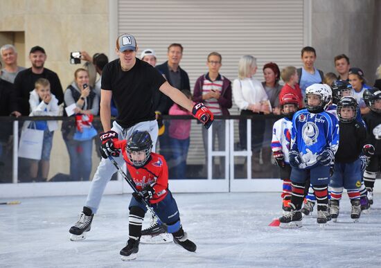 Workshop by ice hockey players Yevgeny Malkin and Ilya Kovalchuk in Moscow