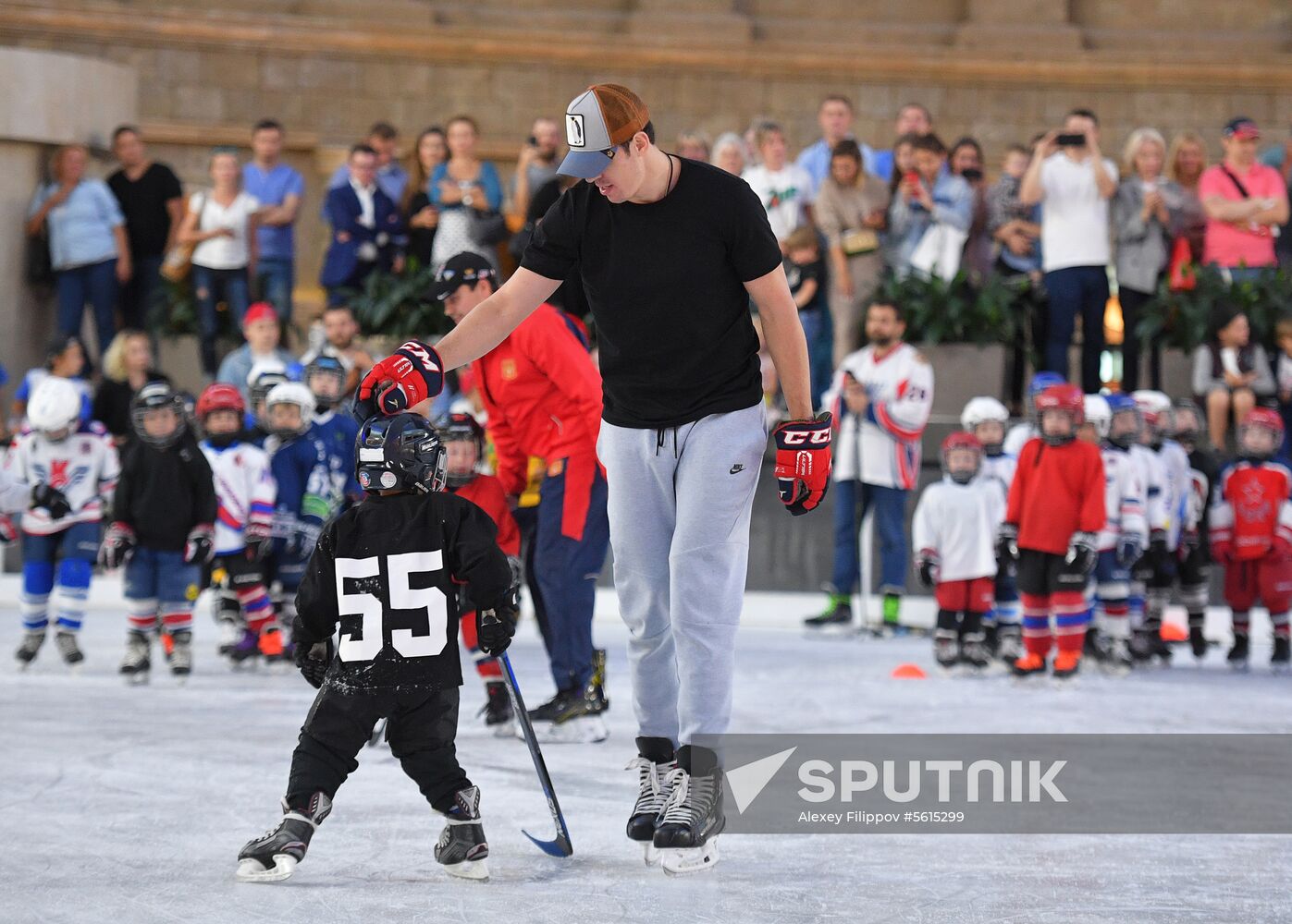 Workshop by ice hockey players Yevgeny Malkin and Ilya Kovalchuk in Moscow