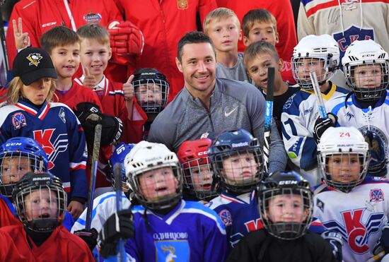 Workshop by ice hockey players Yevgeny Malkin and Ilya Kovalchuk in Moscow