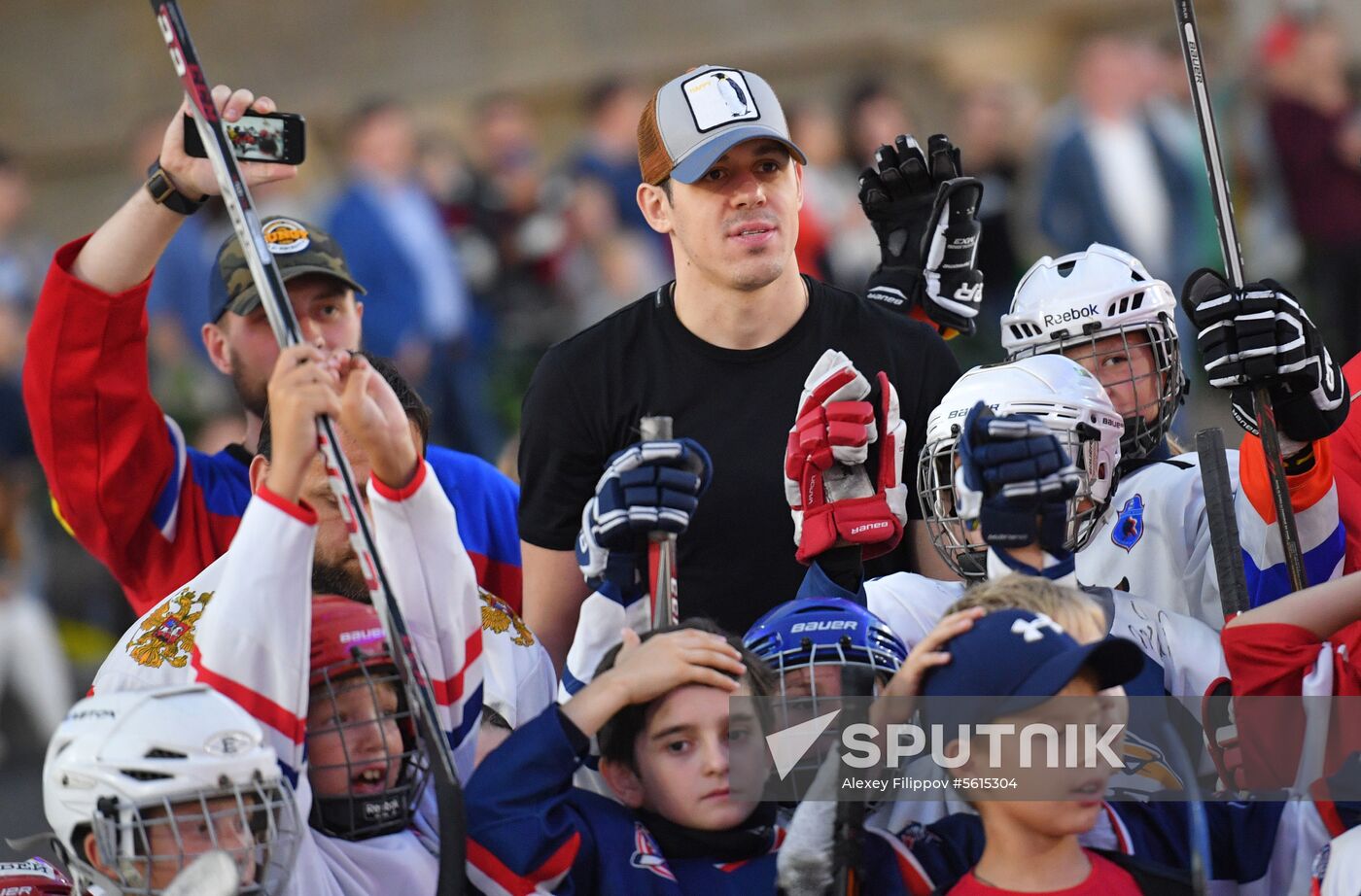 Workshop by ice hockey players Yevgeny Malkin and Ilya Kovalchuk in Moscow