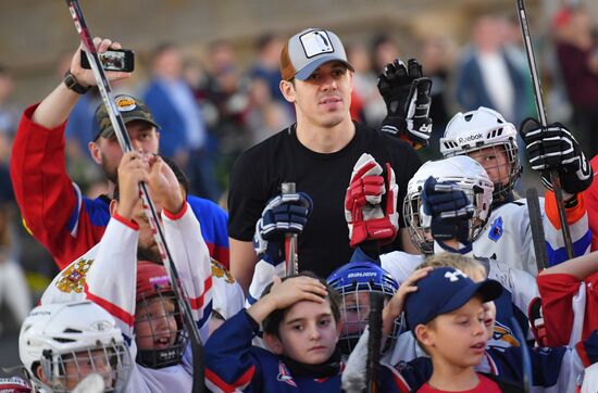 Workshop by ice hockey players Yevgeny Malkin and Ilya Kovalchuk in Moscow