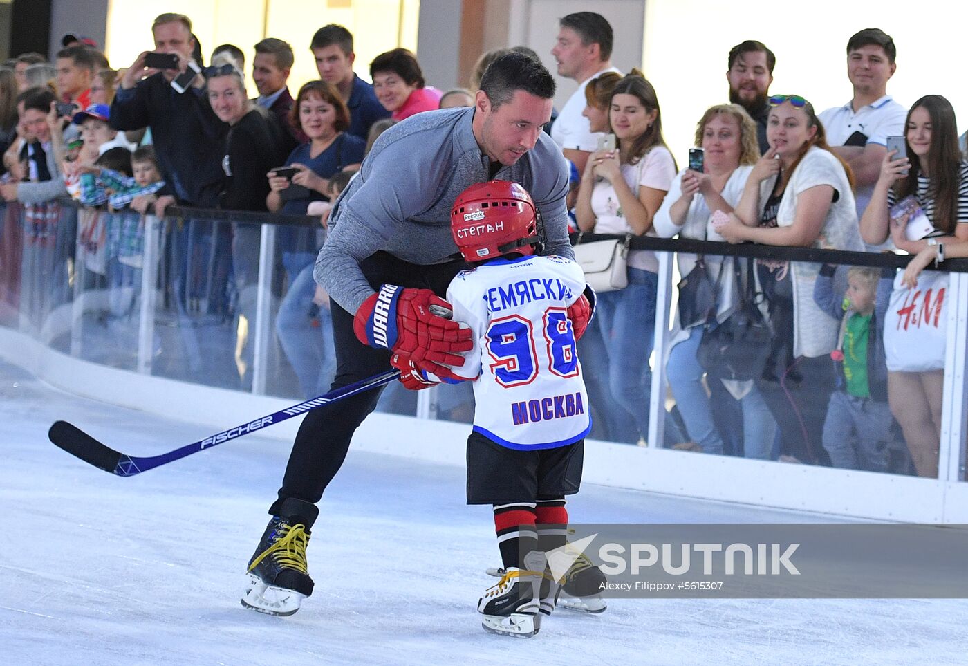 Workshop by ice hockey players Yevgeny Malkin and Ilya Kovalchuk in Moscow