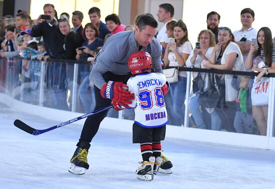 Workshop by ice hockey players Yevgeny Malkin and Ilya Kovalchuk in Moscow