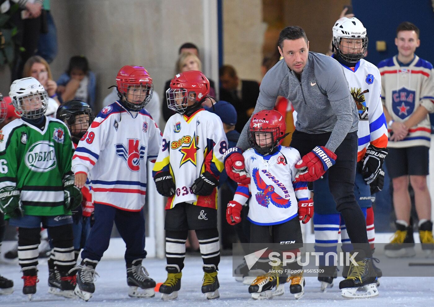 Workshop by ice hockey players Yevgeny Malkin and Ilya Kovalchuk in Moscow