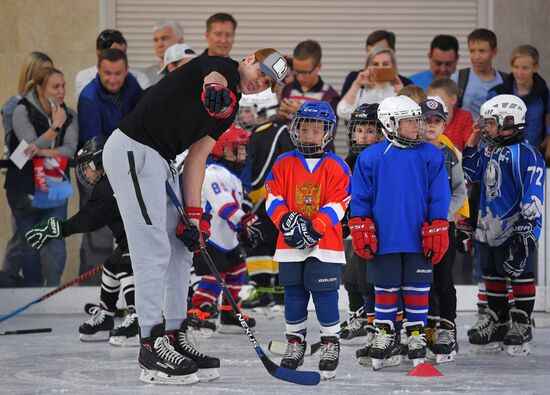 Workshop by ice hockey players Yevgeny Malkin and Ilya Kovalchuk in Moscow