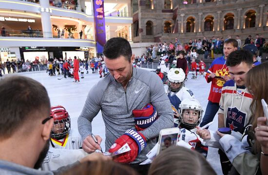 Workshop by ice hockey players Yevgeny Malkin and Ilya Kovalchuk in Moscow