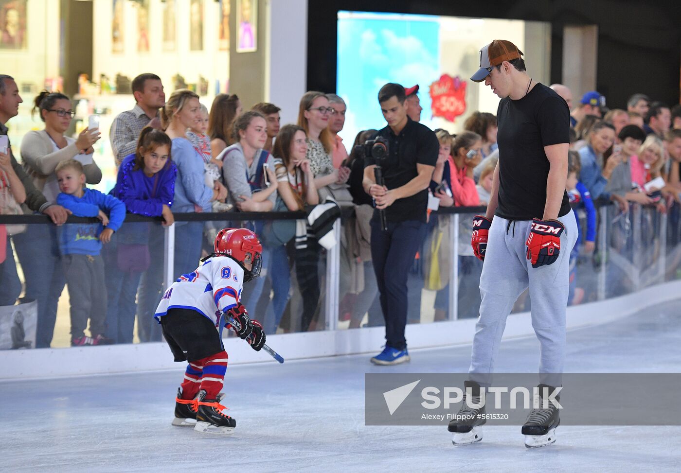 Workshop by ice hockey players Yevgeny Malkin and Ilya Kovalchuk in Moscow