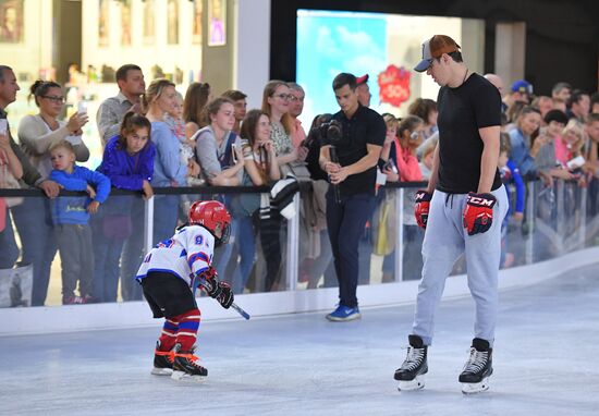 Workshop by ice hockey players Yevgeny Malkin and Ilya Kovalchuk in Moscow
