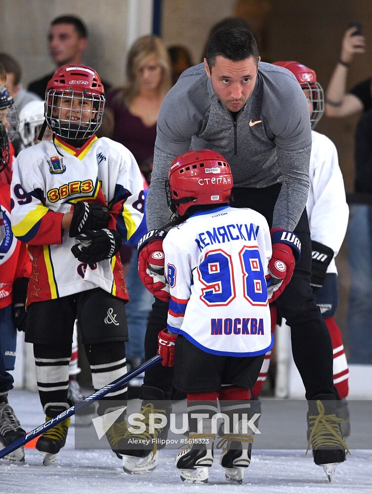 Workshop by ice hockey players Yevgeny Malkin and Ilya Kovalchuk in Moscow