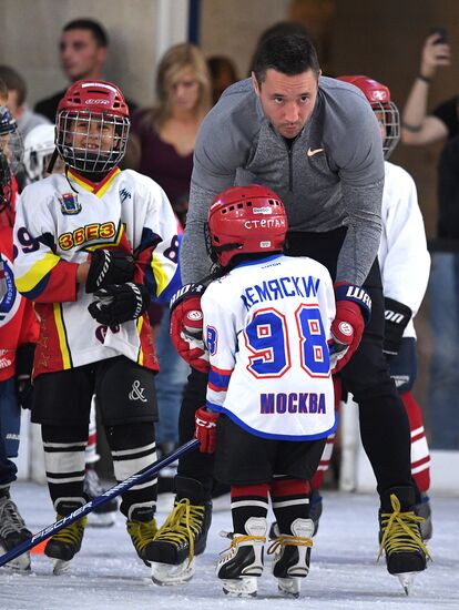 Workshop by ice hockey players Yevgeny Malkin and Ilya Kovalchuk in Moscow