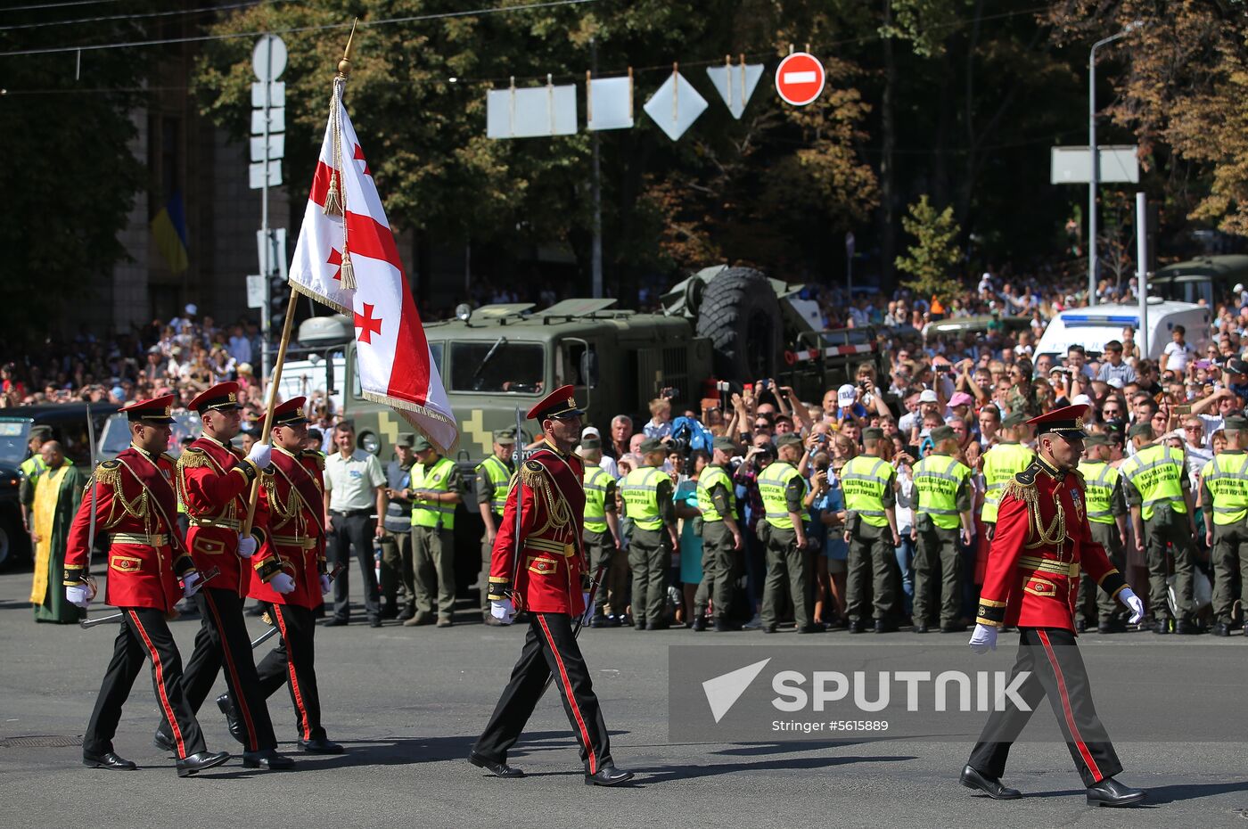 Kiev hosts military parade to mark Ukraine's Independence Day