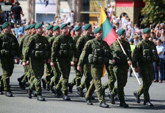 Kiev hosts military parade to mark Ukraine's Independence Day