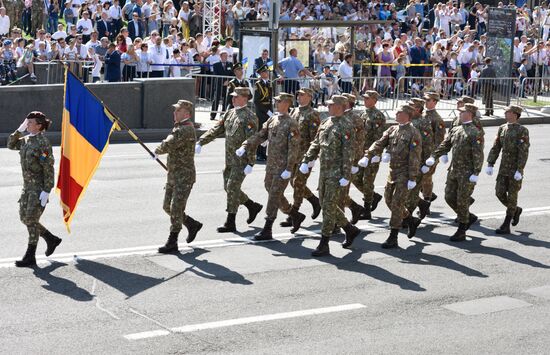 Kiev hosts military parade to mark Ukraine's Independence Day