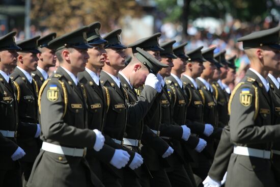 Kiev hosts military parade to mark Ukraine's Independence Day