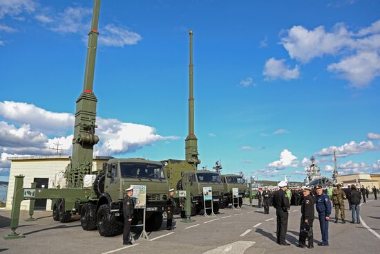 Opening of exhibition as part of 2018 Army forum in Severomosk