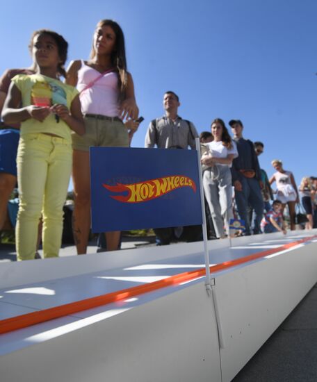 Hot Wheels sets Guinness World Record in Zaryadye Park
