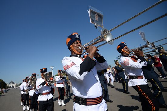 Procession of participants in international military music festival, Spasskaya Tower, at VDNKh