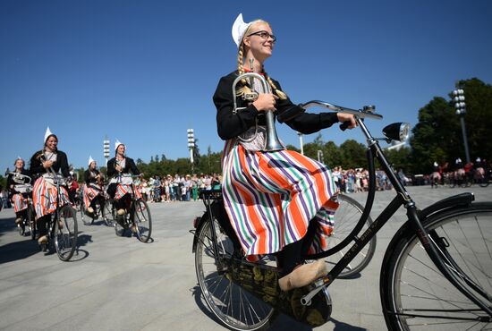 Procession of participants in international military music festival, Spasskaya Tower, at VDNKh