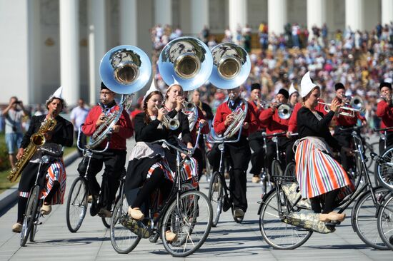 Procession of participants in international military music festival, Spasskaya Tower, at VDNKh