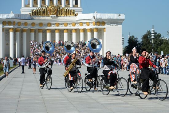 Procession of participants in international military music festival, Spasskaya Tower, at VDNKh