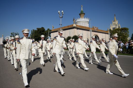 Procession of participants in international military music festival, Spasskaya Tower, at VDNKh