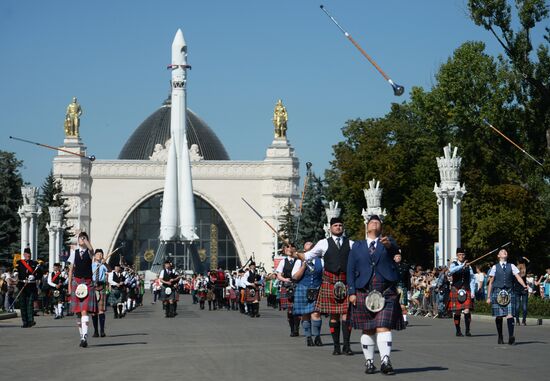 Procession of participants in international military music festival, Spasskaya Tower, at VDNKh