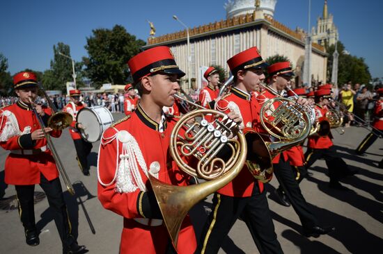 Procession of participants in international military music festival, Spasskaya Tower, at VDNKh