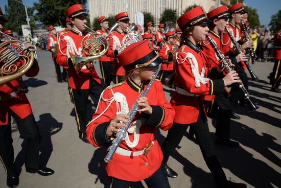 Procession of participants in international military music festival, Spasskaya Tower, at VDNKh