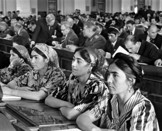 First session of USSR Supreme Council's 9th convocation