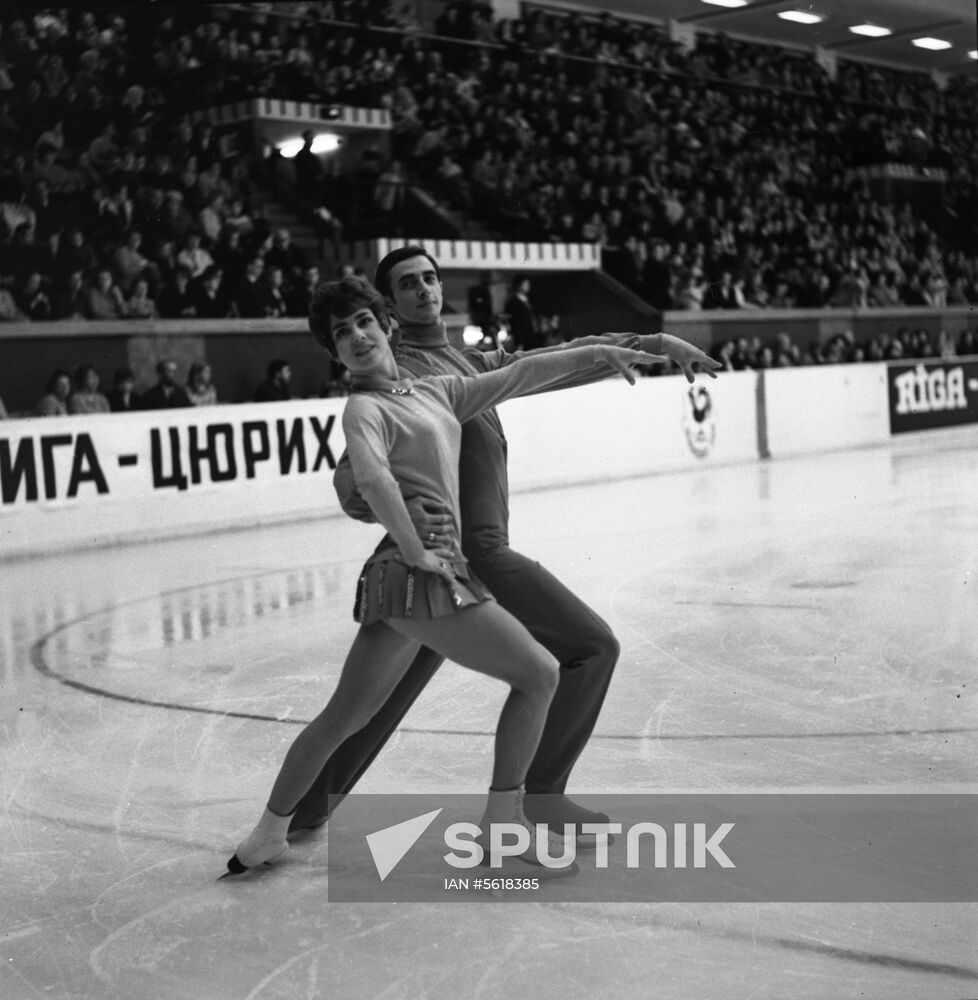 Soviet figure skaters Lyudmila Pakhomova and Alexander Gorshkov