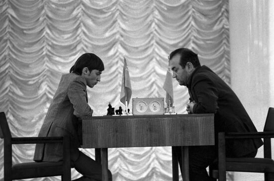 Chess players Viktor Korchnoi and Anatoly Karpov