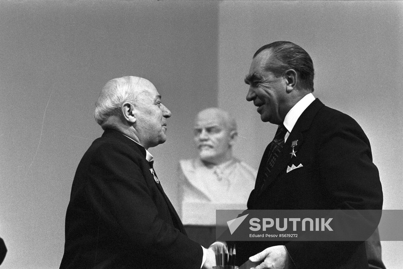 Raymond Goor receives International Lenin Peace Prize